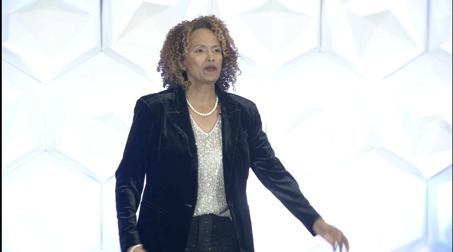 Active Listening for Leaders - Heather R Younger
